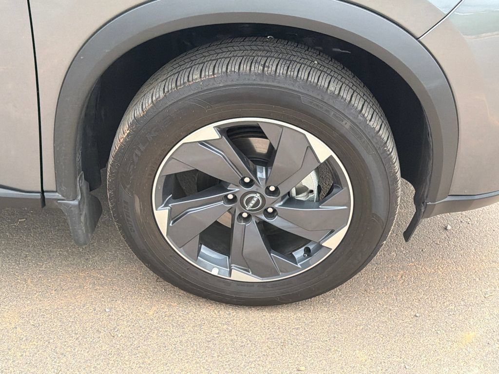 Used 2026 Nissan Rogue SV FWD image 12