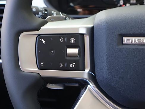 New 2025 Land Rover Discovery S AWD/4WD image 17