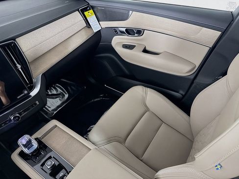 New 2026 Volvo XC90 B6 Plus w/ Protection Package Premier image 24