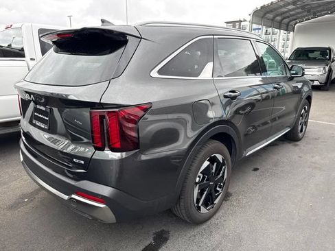 Certified 2025 Kia Sorento EX AWD/4WD image 4