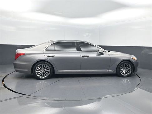 Used 2018 Genesis G90 3.3T Premium image 35