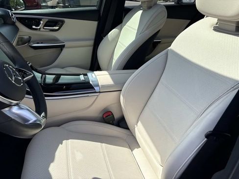 Used 2025 Mercedes-Benz GLC 300 w/ Winter Package image 27