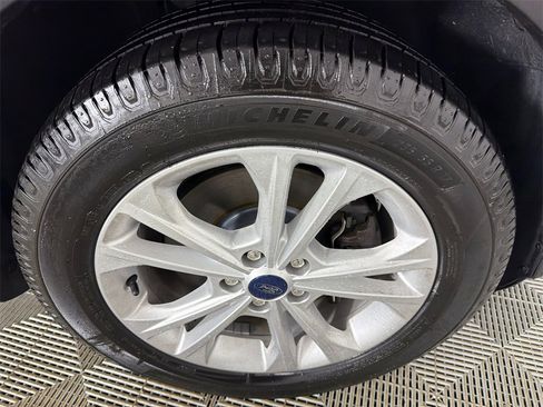 Used 2019 Ford Escape SE image 12