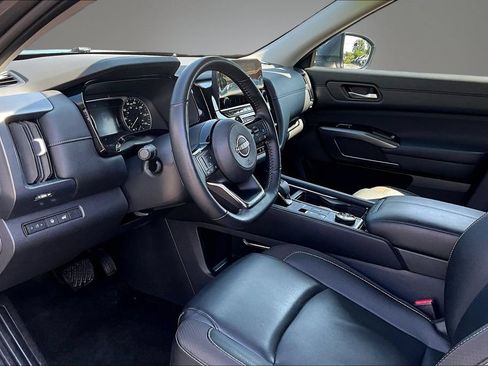 Certified 2025 Nissan Pathfinder SL AWD/4WD image 17
