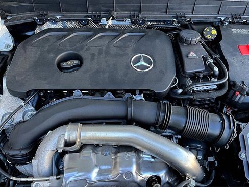 Used 2025 Mercedes-Benz GLB 250 4MATIC image 34