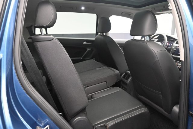 Used 2020 Volkswagen Tiguan SEL FWD image 28