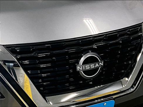 Used 2023 Nissan Rogue SV w/ SV Premium B Package image 31