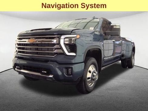 Used 2025 Chevrolet Silverado 3500 High Country w/ High Country Premium Package AWD/4WD image 4