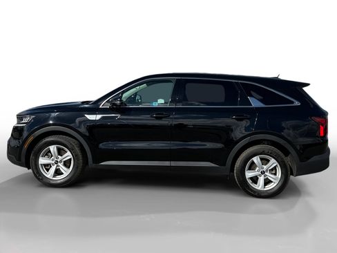 Used 2023 Kia Sorento LX image 2