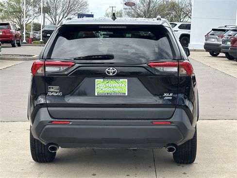 Used 2020 Toyota RAV4 XLE image 4