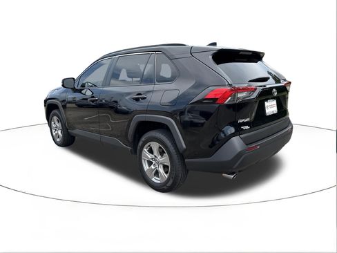 Used 2024 Toyota RAV4 XLE FWD image 5