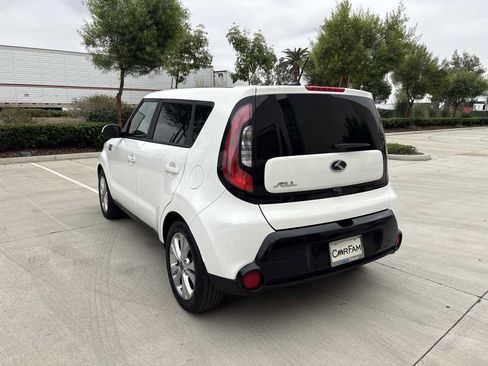 Used 2016 Kia Soul + image 3