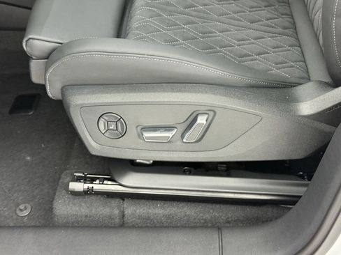 New 2025 Audi SQ6 e-tron Premium image 13