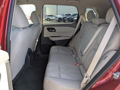 Used 2025 Nissan Rogue SV AWD/4WD image 30
