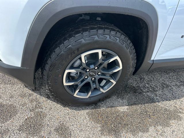 New 2027 Chevrolet Equinox ACTIV w/ Safety and Technology Package FWD image 10