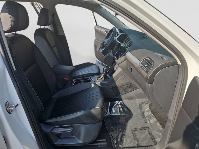 Used 2024 Volkswagen Tiguan SE FWD image 32