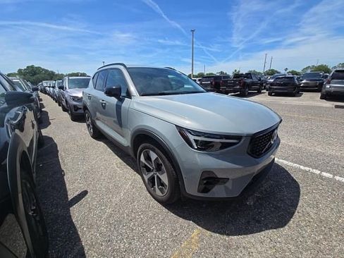 Used 2026 Volvo XC40 B5 Plus AWD/4WD image 2