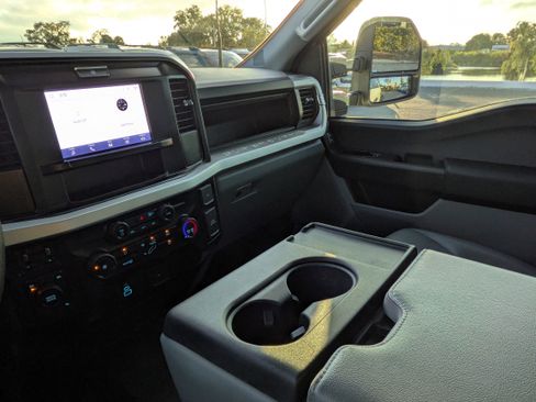 Used 2025 Ford F350 XL w/ XL Chrome Package image 30