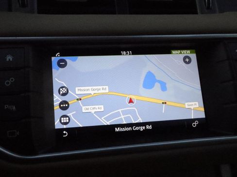 Used 2018 Land Rover Range Rover Evoque SE Premium image 19