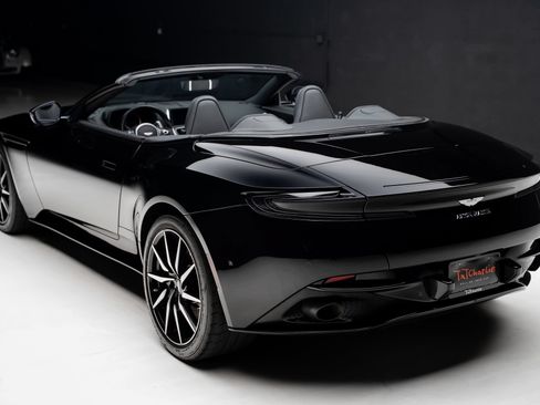Used 2019 Aston Martin DB11 Volante RWD image 25