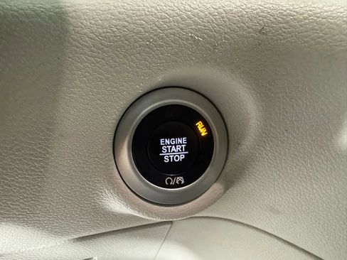 Used 2022 Chrysler Pacifica Touring-L FWD image 17