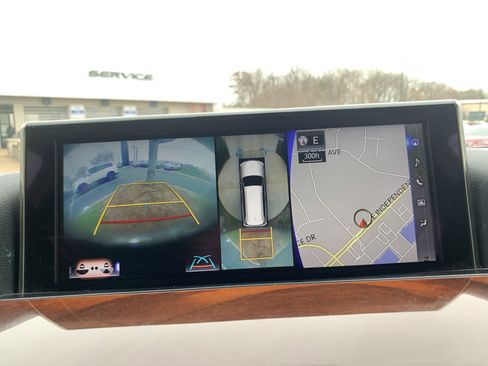 Used 2020 Lexus LX 570 4WD w/ Luxury Package image 25