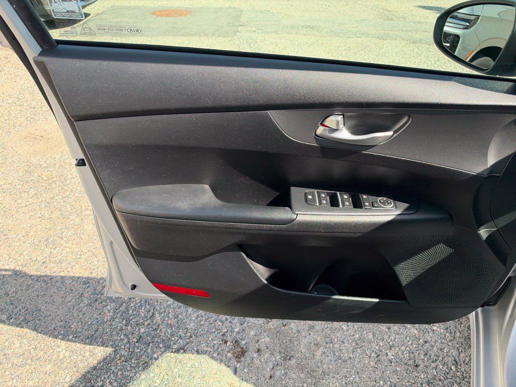 Used 2019 Kia Forte LXS FWD image 13