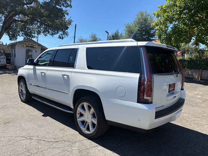 Used 2018 Cadillac Escalade ESV Premium Luxury AWD/4WD image 11