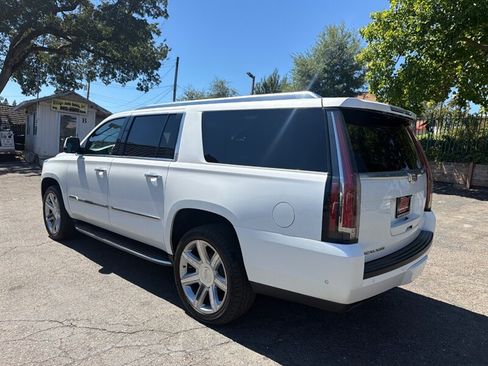 Used 2018 Cadillac Escalade ESV Premium Luxury AWD/4WD image 11