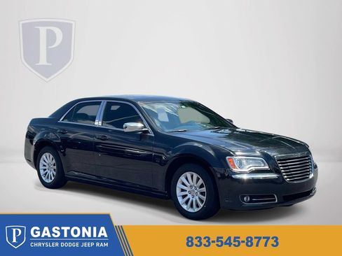Used 2013 Chrysler 300 w/ Driver Convenience Group RWD image 1
