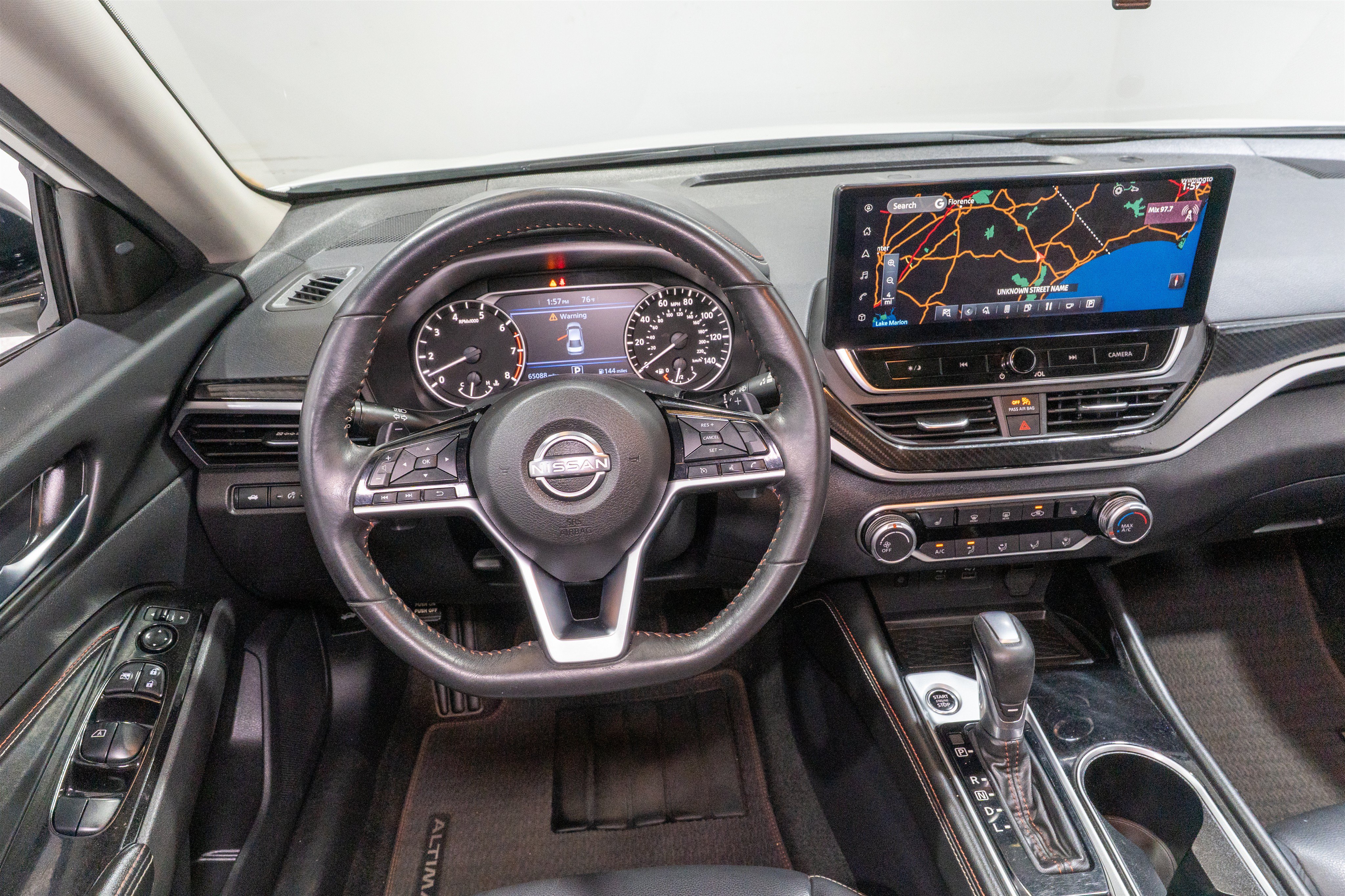 Used 2023 Nissan Altima 2.5 SR w/ SR Premium Package FWD image 11