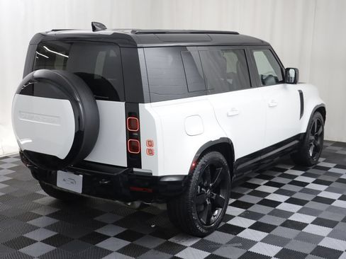 Certified 2025 Land Rover Defender 110 X-Dynamic SE AWD/4WD image 19