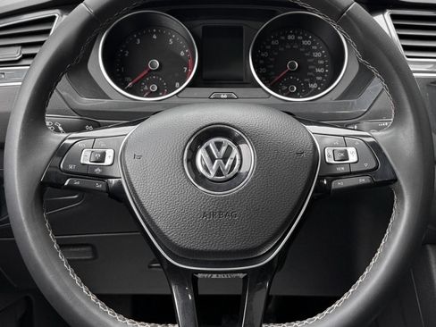 Used 2021 Volkswagen Tiguan SE w/ Panoramic Sunroof Package AWD/4WD image 17