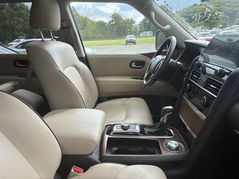 Used 2023 Nissan Armada SL w/ Captain's Chairs Package image 5