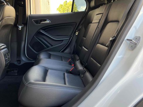 Used 2019 Mercedes-Benz GLA 250 4MATIC w/ Premium Package image 36