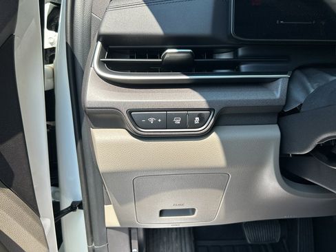 New 2026 Kia Carnival EX FWD image 28