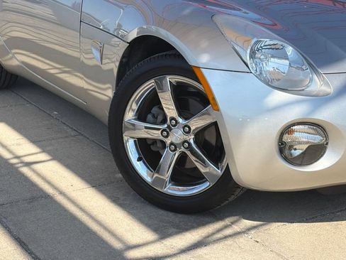 Used 2007 Pontiac Solstice Convertible w/ Premium Package RWD image 9