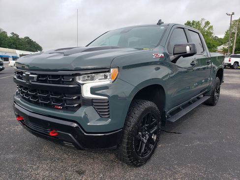 Used 2025 Chevrolet Silverado 1500 LT Trail Boss w/ LT Trail Boss Premium Package AWD/4WD image 2