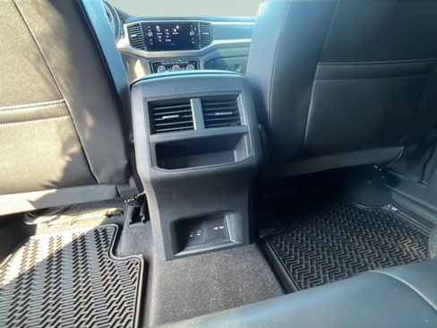 Used 2023 Volkswagen Atlas Cross Sport SEL R-Line AWD/4WD image 23