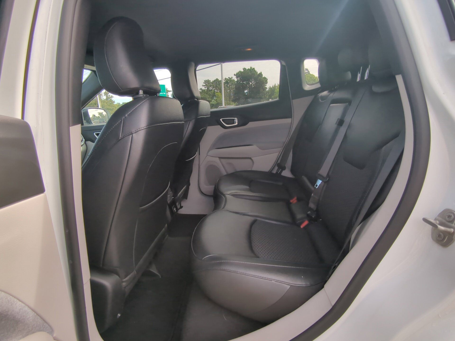 Used 2024 Jeep Compass Latitude AWD/4WD image 11