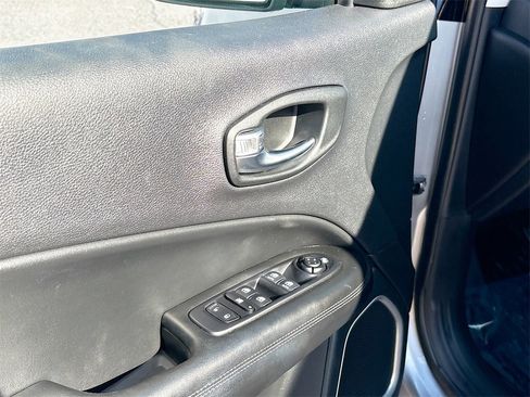 Used 2020 Jeep Compass Latitude image 17