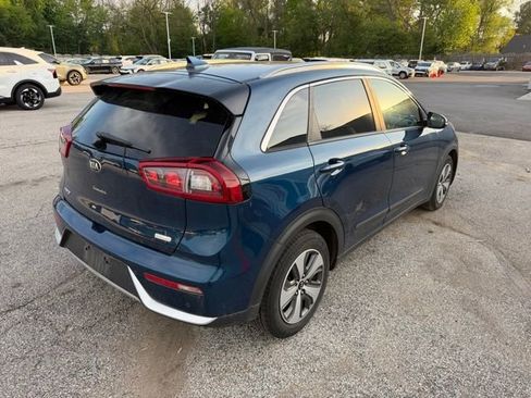 Used 2018 Kia Niro EX w/ EX Premium Package FWD image 3