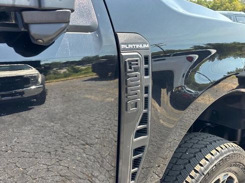 Used 2025 Ford F250 Platinum w/ Platinum Plus Package AWD/4WD image 12