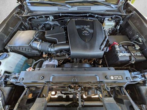 Used 2018 Toyota Tacoma TRD Off-Road AWD/4WD image 23