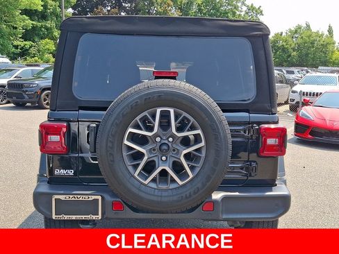 Used 2024 Jeep Wrangler Unlimited Sahara w/ Safety Group AWD/4WD image 5