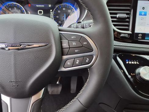 New 2026 Chrysler Pacifica Select image 13