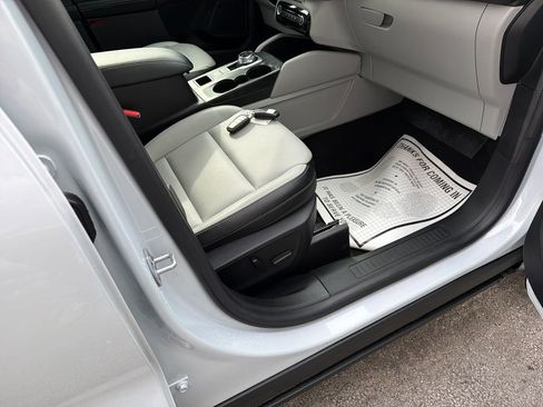 Used 2025 Ford Escape Platinum image 14