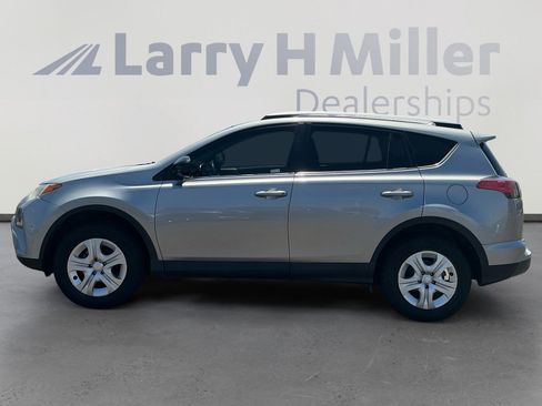 Used 2018 Toyota RAV4 LE w/ Carpet Mat Package FWD image 2