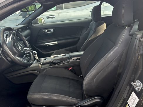 Used 2019 Ford Mustang Convertible RWD image 5