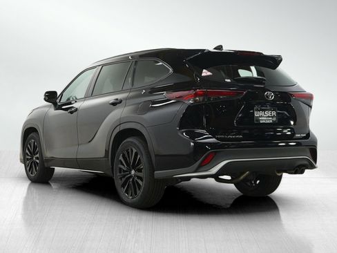 Used 2025 Toyota Highlander XSE AWD/4WD image 2